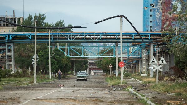 Эвакуация гражданских лиц с завода Азот в Северодонецке