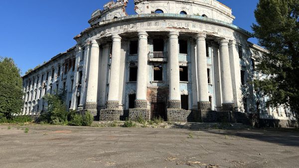 Ясиноватая проходная завода разрушения